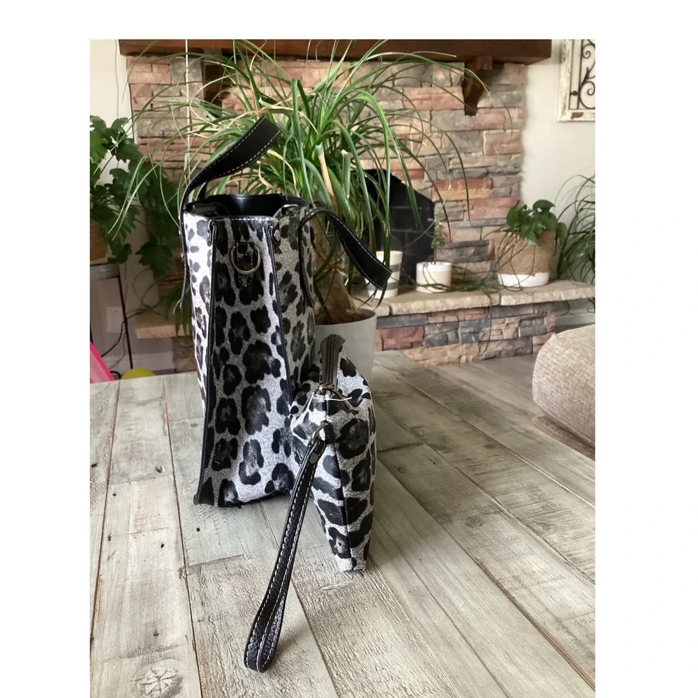 Modern+Chic Leopard Print Tote Bag and Wristlet Set Black WhiteGrey Animal Print